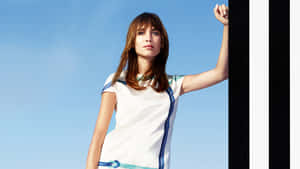 Alexa Chung Blue Sky Backdrop Wallpaper