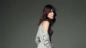 Alexa Chung Elegant Glance Wallpaper