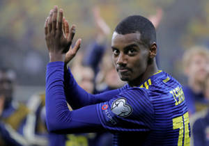 Alexander Isak Clapping Up Close Wallpaper