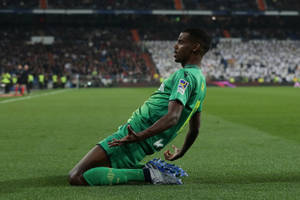 Alexander Isak Kneeling On Grass Wallpaper