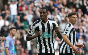 Alexander Isak With Clenched Fists Wallpaper