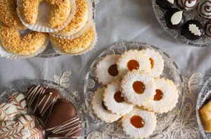 Algeria's Sweet Donut Table Wallpaper