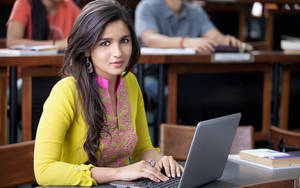 Alia Bhatt 2 States College Girl Wallpaper