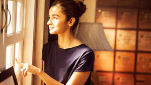 Alia Bhatt Dear Zindagi Koko Wallpaper