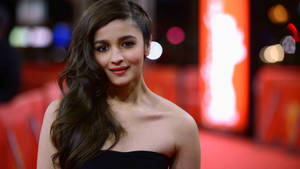 Alia Bhatt Highway Premiere Berlin Wallpaper