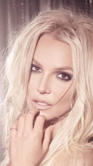 Alluring Britney Spears Full Face Shot Wallpaper
