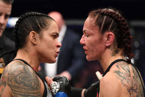 Amanda Nunes Cris Cybord Face-off Wallpaper