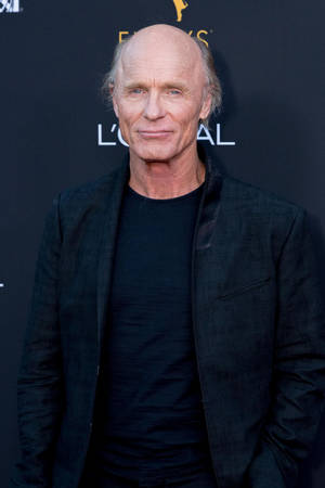 American Actor Ed Harris In Black Outfit Portrait Shot Wallpaper