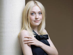 American Actress Dakota Fanning 2013 Venice Film Festival Wallpaper