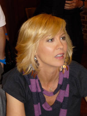 American Actress Jenna Elfman Candid Wallpaper