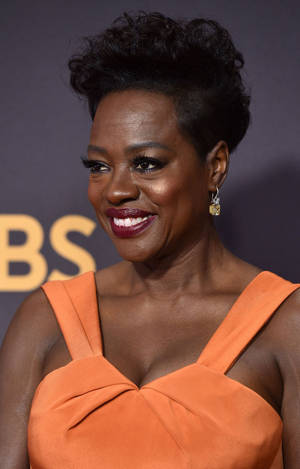 American Actress Viola Davis Emmys 2017 Wallpaper