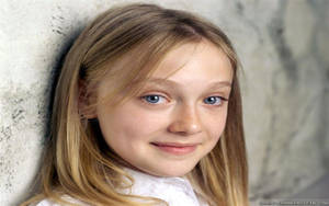 American Child Actress Dakota Fanning Innocent Smile Wallpaper