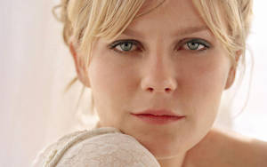 American Model Kirsten Dunst Wallpaper