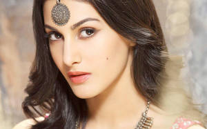 Amyra Dastur Bollywood Actress Wallpaper