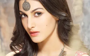 Amyra Dastur Bollywood Actress Wallpaper