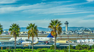 An Airplane Parked In The Tom Bradley International Terminal Of Los Angeles International Airport (lax). Wallpaper