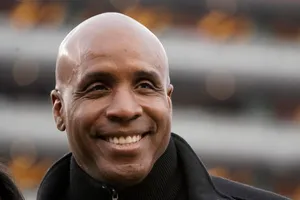 An Uplifting Portrait Of Barry Bonds With A Radiant Smile. Wallpaper