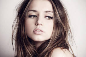 Ana De Armas Close Up Photo Wallpaper