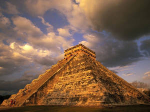 Ancient Chichen Itza In Mexico Wallpaper