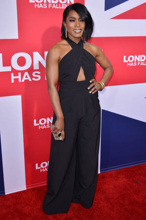 Angela Bassett Premiers Night Wallpaper