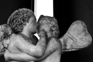 Angels Kissing Wallpaper