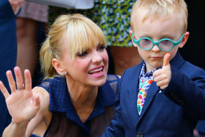 Anna Faris And Son Jack Pratt In Blazer Wallpaper