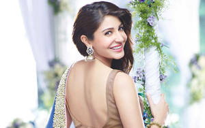 Anushka Sharma In Backless Gown Wallpaper