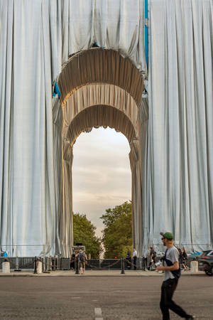 Arc De Triomphe Man Walking Wallpaper