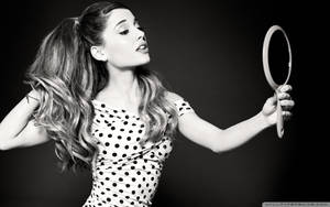 Ariana Grande Hand Mirror Wallpaper