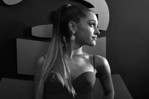Ariana Grande Looking To The Side Wallpaper