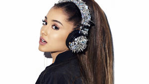 Ariana Grande Silver Diamond Studs Headphone Wallpaper