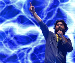 Arijit Singh Performing On Stage Wallpaper
