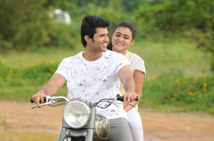 Arjun Reddy Driving With Shalini Wallpaper