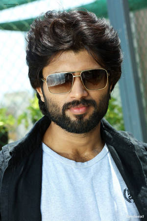 Arjun Reddy Wearing Shades Wallpaper