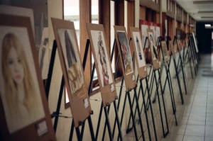 Art Gallery Artworks On Easels Wallpaper