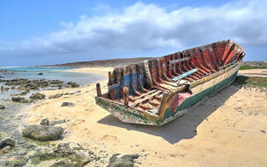 Aruba Beach Wrecked Boat Wallpaper