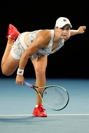 Ashleigh Barty Leaning On One Foot Wallpaper