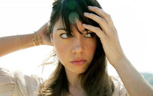 Aubrey Plaza Surly Eyes Wallpaper