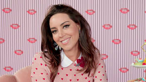 Aubrey Plaza Sweet Smile Wallpaper