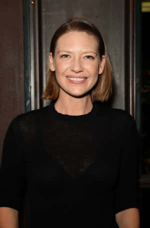 Australian Actress Anna Torv In A Striking Pose. Wallpaper