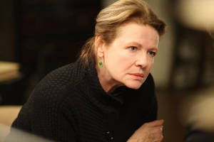 Award-winning American Actress Dianne Wiest In Her Role As Dr. Gina Toll. Wallpaper