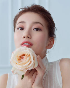 Bae Suzy Dainty Photoshoot Wallpaper