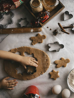 Baking Gingerbread Cookies Wallpaper