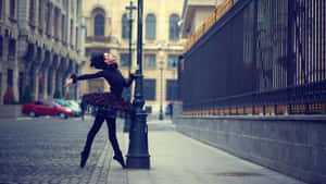 Ballerina Dancer City Pose Photography Wallpaper