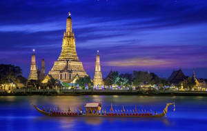 Bangkok Nights In Wat Arun Wallpaper