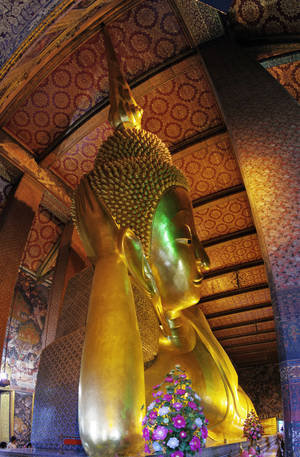 Bangkok's Reclining Buddha's Head Wallpaper