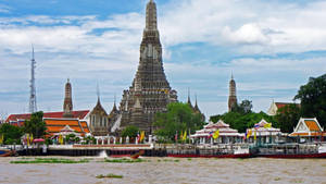 Bangkok's River Along Wat Arun Wallpaper