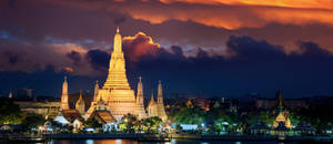 Bangkok Wat Arun In Sunset Wallpaper