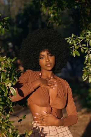 Beautiful Black Woman At The Park Wallpaper