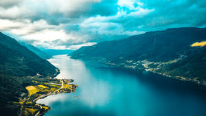 Beautiful Blue Lake And Mountains Wallpaper